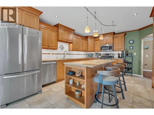 3008 Quail Crescent, Kelowna, BC - Indoor Photo Showing Kitchen