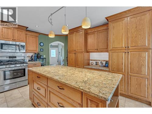 3008 Quail Crescent, Kelowna, BC - Indoor Photo Showing Kitchen