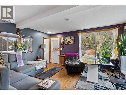 1800 Paul Lake Road, Kamloops, BC - Indoor Photo Showing Living Room