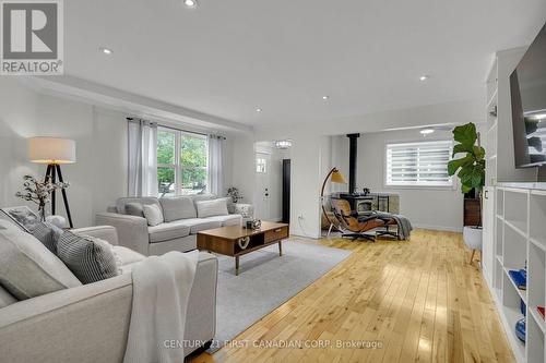 4279 South Routledge Road, London South (South V), ON - Indoor Photo Showing Living Room
