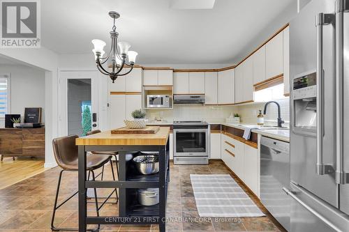 4279 South Routledge Road, London South (South V), ON - Indoor Photo Showing Kitchen