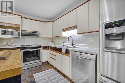 4279 South Routledge Road, London South (South V), ON - Indoor Photo Showing Kitchen