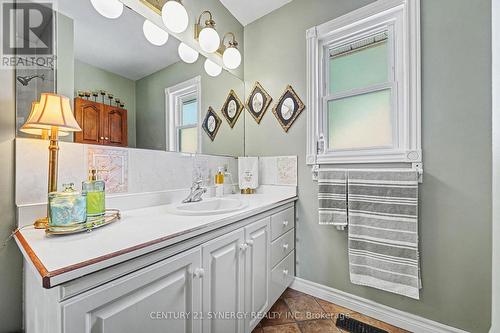 1104 Drummond Concession 1 Road, Drummond/North Elmsley, ON - Indoor Photo Showing Bathroom