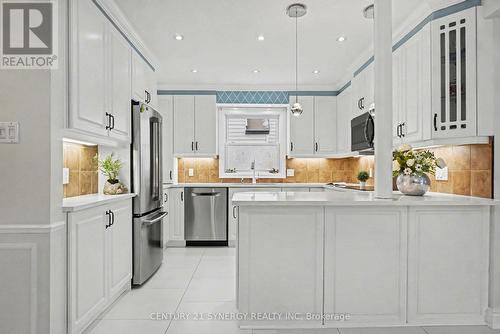 1916 Leclair Crescent, Ottawa, ON - Indoor Photo Showing Kitchen With Upgraded Kitchen