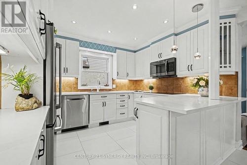 1916 Leclair Crescent, Ottawa, ON - Indoor Photo Showing Kitchen With Upgraded Kitchen