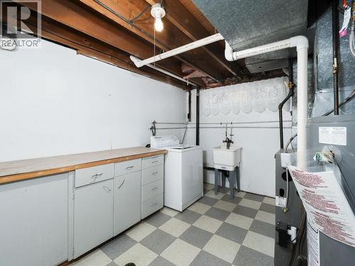 386 E Central Street, Prince George, BC - Indoor Photo Showing Laundry Room