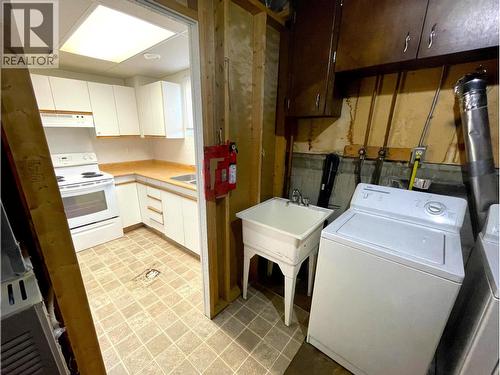 9714 9716 102 Avenue, Fort St. John, BC - Indoor Photo Showing Laundry Room