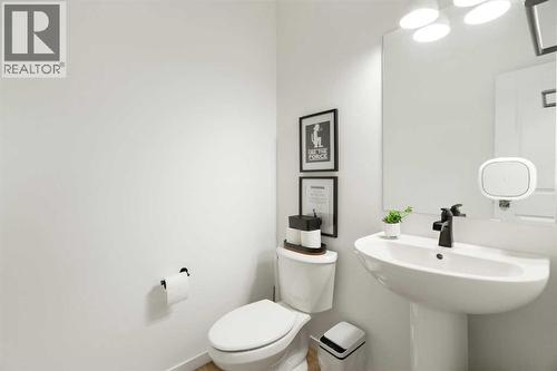 36 Magnolia Bay Se, Calgary, AB - Indoor Photo Showing Bathroom