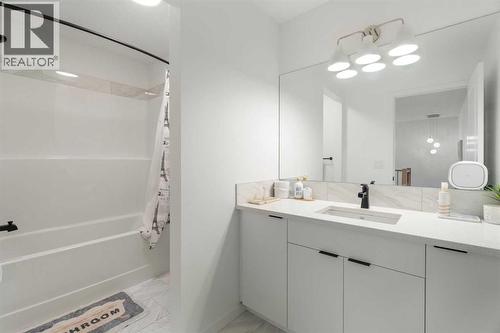 36 Magnolia Bay Se, Calgary, AB - Indoor Photo Showing Bathroom