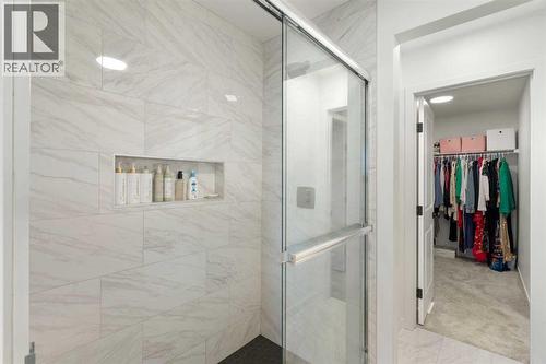 36 Magnolia Bay Se, Calgary, AB - Indoor Photo Showing Bathroom