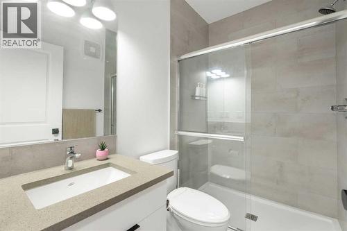 36 Magnolia Bay Se, Calgary, AB - Indoor Photo Showing Bathroom