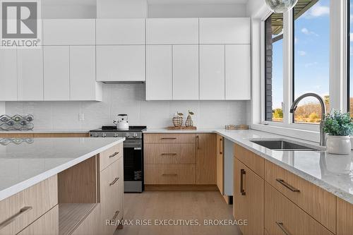 158 Summerside Drive, Frontenac (Frontenac South), ON - Indoor Photo Showing Kitchen With Upgraded Kitchen