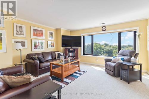 602 - 19 King Street, London East (East K), ON - Indoor Photo Showing Living Room