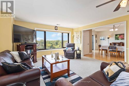 602 - 19 King Street, London East (East K), ON - Indoor Photo Showing Living Room