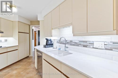 602 - 19 King Street, London East (East K), ON - Indoor Photo Showing Kitchen