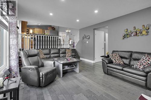 59 Golfview Crescent, London South (South Q), ON - Indoor Photo Showing Living Room