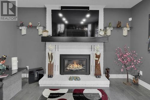 59 Golfview Crescent, London South (South Q), ON - Indoor Photo Showing Living Room With Fireplace