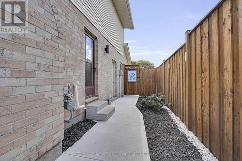 59 Golfview Crescent, London South (South Q), ON - Outdoor With Exterior