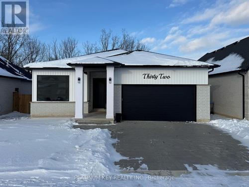 32 BRISCOE CRESCENT  Strathroy-Caradoc (Ne), ON N7G 4E2