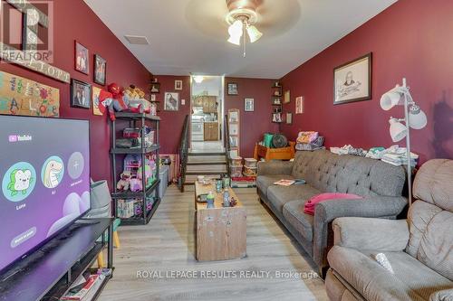 42 Redan Street, St. Thomas, ON - Indoor Photo Showing Living Room