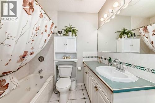 314, 5326 47 Avenue, Red Deer, AB - Indoor Photo Showing Bathroom
