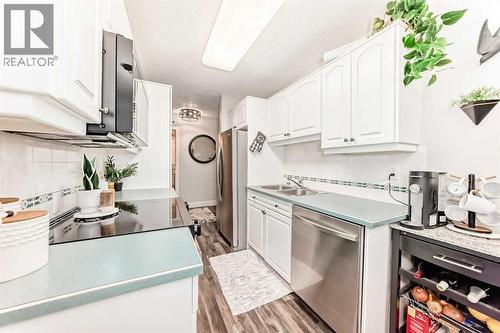 314, 5326 47 Avenue, Red Deer, AB - Indoor Photo Showing Kitchen With Double Sink