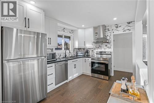 15 Andres Street, Virgil, ON - Indoor Photo Showing Kitchen With Upgraded Kitchen