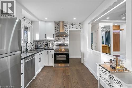 15 Andres Street, Virgil, ON - Indoor Photo Showing Kitchen With Double Sink With Upgraded Kitchen