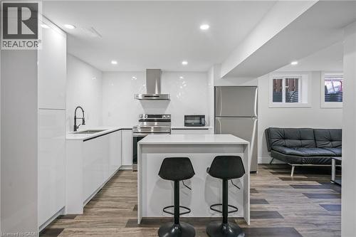 15 Andres Street, Virgil, ON - Indoor Photo Showing Kitchen