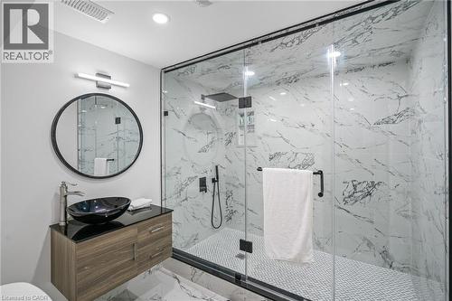 15 Andres Street, Virgil, ON - Indoor Photo Showing Bathroom