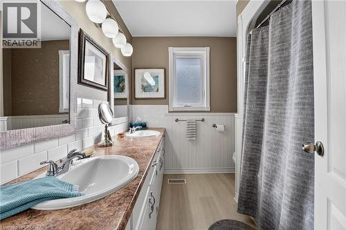 6140 Sixteen Road, West Lincoln, ON - Indoor Photo Showing Bathroom