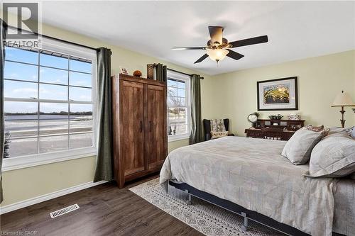 6140 Sixteen Road, West Lincoln, ON - Indoor Photo Showing Bedroom