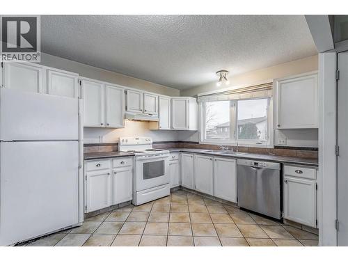 Kitchen - 758 Josselyn Court, Kelowna, BC - Indoor Photo Showing Kitchen