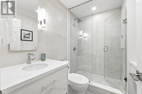 Family Bathroom - 401 - 55 Delisle Avenue, Toronto, ON - Indoor Photo Showing Bathroom
