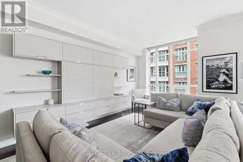 Living Room w Entertainment Wall - 401 - 55 Delisle Avenue, Toronto, ON - Indoor Photo Showing Living Room