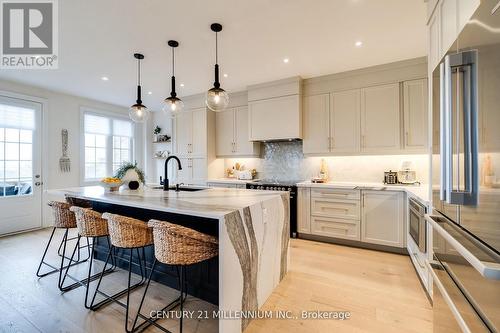 1956 Don White Court, Oshawa, ON - Indoor Photo Showing Kitchen With Upgraded Kitchen