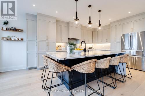1956 Don White Court, Oshawa, ON - Indoor Photo Showing Kitchen With Upgraded Kitchen