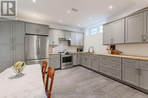 23 Samson Trail, King, ON - Indoor Photo Showing Kitchen