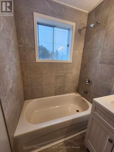 332 Champlain Road, Penetanguishene, ON - Indoor Photo Showing Bathroom