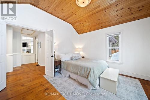 27 Durham St Street, Grey Highlands, ON - Indoor Photo Showing Bedroom