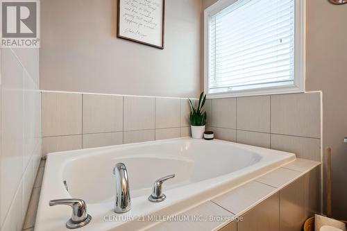 521 Brett Street, Shelburne, ON - Indoor Photo Showing Bathroom