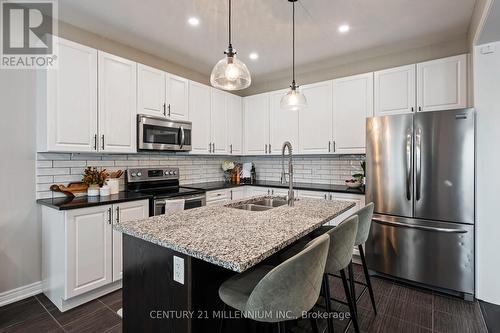 521 Brett Street, Shelburne, ON - Indoor Photo Showing Kitchen With Double Sink With Upgraded Kitchen