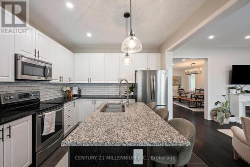 521 Brett Street, Shelburne, ON - Indoor Photo Showing Kitchen With Double Sink With Upgraded Kitchen