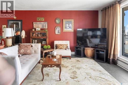 1501 320 5Th Avenue N, Saskatoon, SK - Indoor Photo Showing Living Room