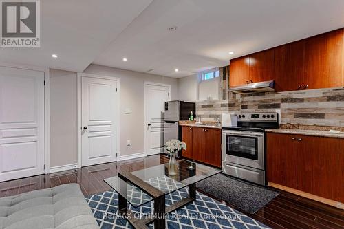 150 Lloyd Sanderson Drive, Brampton, ON - Indoor Photo Showing Kitchen