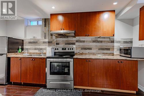 150 Lloyd Sanderson Drive, Brampton, ON - Indoor Photo Showing Kitchen
