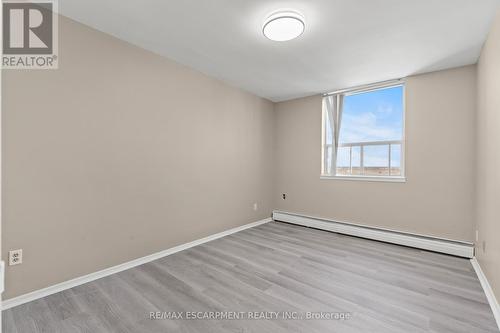 1004 - 359 Geneva Street, St. Catharines, ON - Indoor Photo Showing Other Room