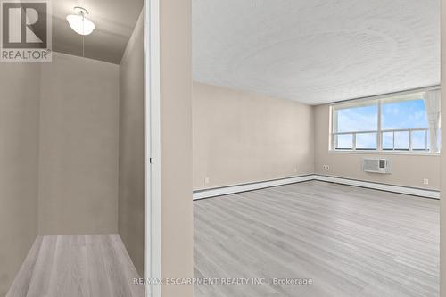 1004 - 359 Geneva Street, St. Catharines, ON - Indoor Photo Showing Other Room