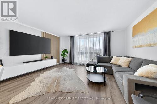 324 - 350 Quigley Road, Hamilton, ON - Indoor Photo Showing Living Room