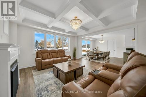 136 Harpin Way E, Centre Wellington, ON - Indoor Photo Showing Living Room